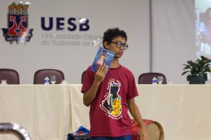 Colóquios Temáticos Nedet/ PPGeo-UESB. Momento Cultural Mestrando Alan Conceição Costa (PPGeo/UESB). Créditos: Horrana Quetile (instagram: hq_lua)